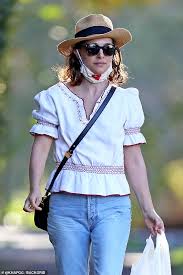 Natalie flashed porthole and slipped nip again in no strings attached in 2011, the same year she won an oscar and a golden globe for her leztastic performance in black swan (2010). Natalie Portman Keeps Safe By Wearing A Mask As She Visits A Dry Cleaner In Sydney Geeky Craze