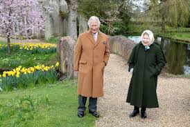 Prince of wales shows his solidarity with catholics as he recites god's grandeur, by jesuit poet gerard manley. Photos Queen And Prince Charles On Spring Walk For Easter