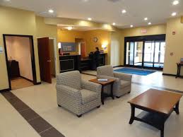 Creasey bicentennial park and the captain's club at woodfield are worth checking out if an activity is on the agenda, while those wishing to experience the area's natural beauty can explore holly state recreation area and seven lakes state park. Holiday Inn Express