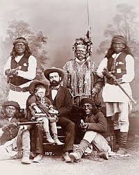 Chato (charles bronson) es un apache mestizo que vive entre dos culturas: American Indians 403 Native American Indians Native American Photography Native North Americans