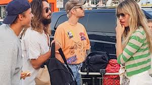 Handys sind während der hochzeit auf der jacht allerdings verboten. Kaulitz Twins And Heidi Klum Landing In Naples Italy Louder Than Love