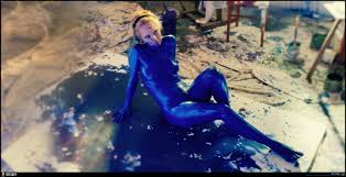 Juno Temple Shows Off Her Shaved Bush - Fleshbot