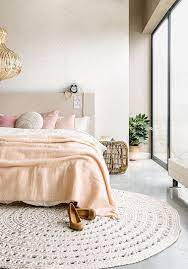 het gebruik van een vloerkleed in een interieur heeft meerdere voordelen het verbetert de akoes slaapkamer interieur interieur slaapkamer slaapkamer inrichten