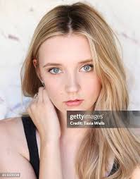 270 Portrait Day At The Starving Artists Project Stock Photos, High-Res  Pictures, and Images