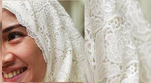 Dian sastrowardoyo, tengah sibuk dengan bisnis barunya. Senyuman Manis Dian Sastrowardoyo Di Balik Mukena Showbiz Liputan6 Com