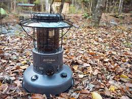 実際に使ってみた まるでランタンのようなフォルムのトヨトミ石油ストーブ camp hack キャンプハック トヨトミ 石油ストーブ ストーブ トヨトミ