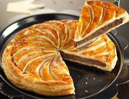 Galette Des Rois A La Frangipane Au Chocolat La Recette Facile Et Delicieuse Culture Crunch En 2020 Galette Des Rois Frangipane Recette Frangipane Galette Des Rois