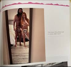 Fotos de la autobiografía de Becky Lynch muestran a Seth y Becky desnudos  profanando los títulos de la WWE | Wrestling Forum