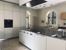 Originaire de westphalie orientale, martin bulthaup crée en 1949 la martin bulthaup möbelfabrik à bodenkirchen. Bulthaup B3 Kitchen Flayosc Bel Oeil Design Art Et Decoration