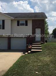 Three bedroom side by side duplex available for august 1st 2021, located on magellan drive in the elmwood area. 3 Bedroom Duplex Townhouse For Rent In Jefferson City Mo Apartments Com