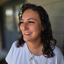 Thank you @bellamela_beauty for doing my first real curly cut! My hair  never felt so healthy! Thank you for teaching me what my wavy hair needs!  😍⚡️Swipe to see my before 😮 #