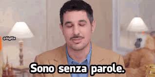 Diego Thomas Cortesie Per Gli Ospiti GIF