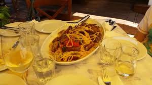 Nella nuova puntata di mi piace, lo chef di vegolosi.it cristiano bonolo, ci racconta come si utilizano i datteri in cucina. Pasta Con Datteri Di Mare Picture Of Kavos Isthmia Tripadvisor
