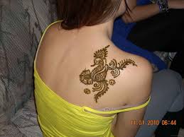 To flaunt awesome designs, back is definitely the first choice and we have curated the best back henna tattoos that will certainly make henna lovers go wow! 50 Excellent Henna Tattoos For Back