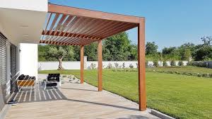 Quand pergola et véranda ne font plus qu'un Pergola Bioclimatique En Bois L Esthetisme Pour Les Espaces Exterieurs