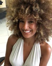 haircut + haircolor = 💣 #curlyhair #hairstyle #blondehair #blondie #girl  #latina #haircut #curlyhairstyles #curlyhaircut #shades #beauty #dominicana  #rd #smile #art #hairstylist #milano #fashionweek ...