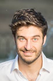 Lino Guanciale Un grande attore è grande in tutto.