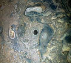 Jupiter and the other gas giants—saturn, uranus, and neptune—are sometimes referred to as jovian planets.. Dunkler Schlund Und Helle Wirbel Sturmmuster Auf Dem Gasriesen Jupiter Scinexx De