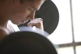 Stok fotoğraf: Egzersizler Dizi: Barbell Curl Ayakta