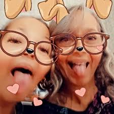 Ha visto tu perfil 19 veces. 👤(1) te envió una solicitud de amistad.