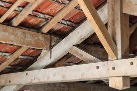 Ce prix varie en fonction de plusieurs éléments, notamment la superficie totale du toit et les matériaux utilisés par le professionnel. Renovation Charpente Quel Prix Pour Refection Partielle Ou Totale
