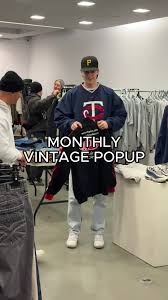 VINTAGE POPUP À MONTREAL👇🏻 ⏰ THIS Saturday & Sunday (March 9 & 10)  11am-6pm 📍3487 St Laurent Blvd, Montreal 🤷🏼‍♂️20+ Vendors bringing  unique pieces to enhance your wardrobe✨