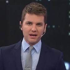 Weich empezó a tener más requerimiento de oxígeno para poder respirar mejor y por una cuestión de seguridad fue trasladado a una sala de terapia intensiva. Santiago Del Moro Le Respondio Con Dureza A Julian Weich Tras La Critica A Su Programa Revista Paparazzi