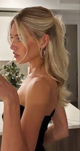 Elise Ritchie's Instagram, Twitter & Facebook