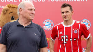 Das hat einen ganz bestimmten grund. Bei Bayern Ware Jeder Gerne Trainer Nanu Miro Klose Bringt Sich Als Bayern Trainer Ins Gesprach Fc Bayern Munchen Sport Bild