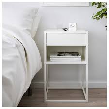 Https Www Ikea Com No No P Vikhammer Nattbord Hvit 00381764 Ikea White Bedside Table White Nightstand Bedroom Night Stands