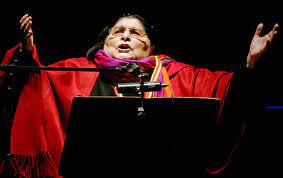 Her mother worked as a laundress for wealthy families. Legendary Argentine Folk Singer Mercedes Sosa Dead At 74 New York Daily News