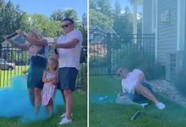 From the most high tech toy, to the healthiest snacks, see the funny lies these moms tell to sound perfect at the playground. Funny Parenting Videos And Pictures Featured Page 2