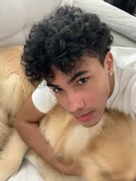 Desfile Atemporize Equipe: @atemporize Produção de moda: @v.enna,  @malureisxz, @ana_ka88 e @kyolovrr Fotografia e edição: @jeavelino.foto  @muriloalbertofotografia Modelos: @thejonaz Beleza:  @makeup.by_luanacristine @isa.ivanovhair Styling/edição ...