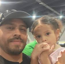 Are there any full-time job openings for a 17-year-old in Washington?