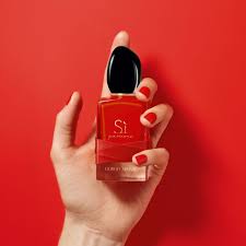 Red as a sign of vitality, red as a signal of passion. Giorgio Armani Si Passione Red Maestro