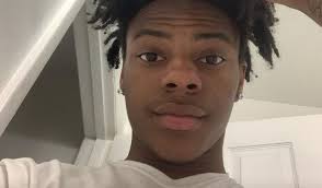 Famoso youtuber mostra per sbaglio il pisello durante una diretta - BitchyX