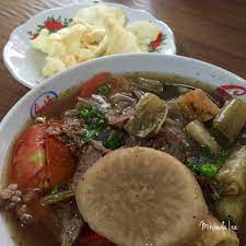 Soto Mie Bogor Soto Mie Bogor Style Noodle And Rice Vermicelli Cabbage Tomato Cartilage And Tendons Of Cow S Trotters And Tripes Risoles Spring Rolls