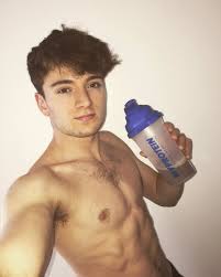 Tom daley and matty lee have made history by winning great britain's first gold medal in the men's synchronised 10m after a thrilling duel with cao yuan and chen aisen of the people's republic of china. Matty Lee On Twitter Click On The Link And Use Mattylee10 For A 10 Discount Myproteinuk Myprotein Fuelyourambition Https T Co Z8iwof08ld Https T Co Zc573cskr1