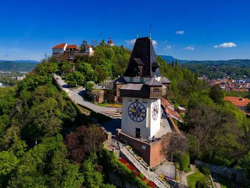 Grazer Uhrturm | Glockenturm als Wahrzeichen von Graz | Österreich