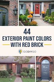 This exterior paint colour combination is the perfect backdrop for classy decor ideas for outside. 44 Exterior Paint Colors With Red Brick Godiygo Com