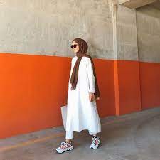 Fashion show looks, bags, accessories, jewellery and much more. Hijab Style That Can Never Go Wrong Hijab Style Casual Hijabi Outfits Casual Hijab Fashion