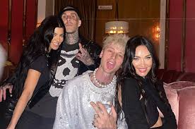 Звезда «трансформеров» ушла от мужа брайана остина грина в мае. Tort Svechi I Pocelui Kolson Bejker Otmetil 31 Letie S Vozlyublennoj Megan Foks I Druzyami Spletnik