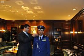 سپس از ملازمان و مقربان سیف الدوله محمود پسر سلطان ابراهیم که از طرف پدر به حکومت هندوستان منصوب. Ø®Ø§Ù„Ø¯ Ø¨Ù† Ø³Ù„Ù…Ø§Ù† ÙŠÙ‚Ù„Ø¯ Ø§Ù„Ù…Ù„Ø­Ù‚ Ø§Ù„Ø¹Ø³ÙƒØ±ÙŠ Ù„Ø¯Ù‰ Ø£Ù…ÙŠØ±ÙƒØ§ Ø±ØªØ¨Ø© Ù„ÙˆØ§Ø¡ ØµØ­ÙŠÙØ© Ø§Ù„Ù…ÙˆØ§Ø·Ù† Ø§Ù„Ø¥Ù„ÙƒØªØ±ÙˆÙ†ÙŠØ©