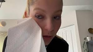 Amazon.com: vuacepe Face Towels Disposable Cotton Facial Towels, 100 Count  Biodegradable Soft Dry Facial Tissue, Drying Tissue for Skin Care, Makeup  Remover, Disposable Face Cloths for Washing : Beauty & Personal Care