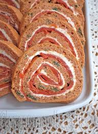 Roule A La Tomate Saumon Fume Et Fromage A La Creme Recettes De Cuisine Alimentation Recette Entree Froide
