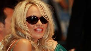 Sebulan Ceraikan Pamela Anderson, Jon Peters Sudah Punya Tunangan Baru