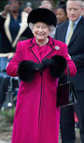 Queen Elizabeth Ii At Ravenswood Village In 2008 In 2021 Queen Elizabeth Her Majesty The Queen Queen Hat