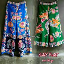 Kain jarik adalah kain yang biasa dipakai sebagai penutup tubuh bagian bawah bagi wanita maupun pria zaman dahulu. 10 Ide Baju Kain Jarik Gendong Terbaik Batik Busana Batik Selendang