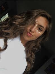 Alexis Root's Instagram, Twitter & Facebook