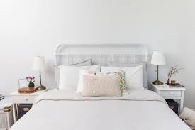 If your sheet keeps popping off and moving around, you know how annoying it can be! 8 Bed Making Mistakes And How To Fix Them